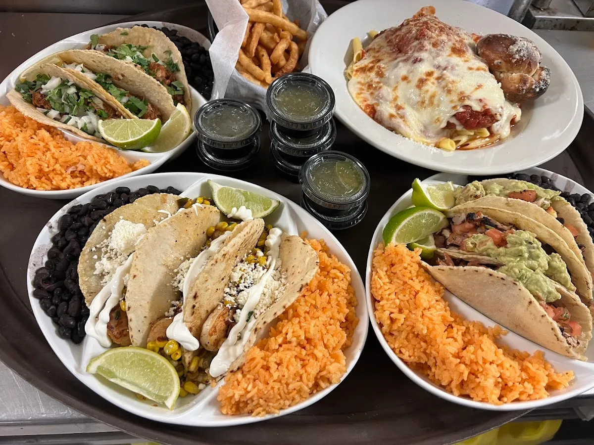 Lobo's Pizza & Grill