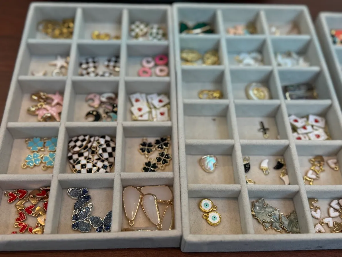 Logy Boujee Permanent Jewelry and Charm Bar photo 4