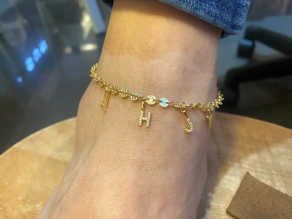 Logy Boujee Permanent Jewelry and Charm Bar photo 5