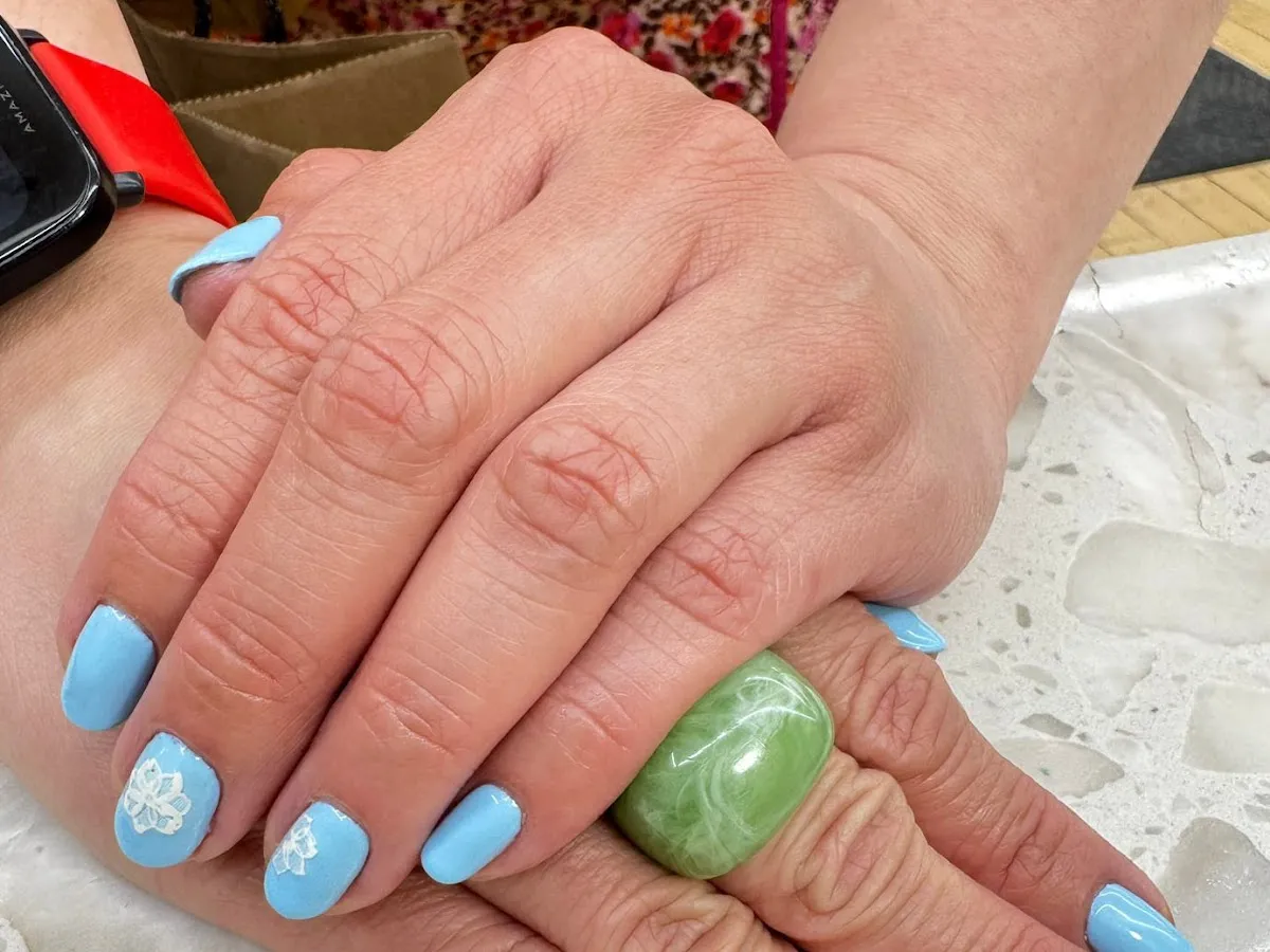 LOOKS THREADING SALON