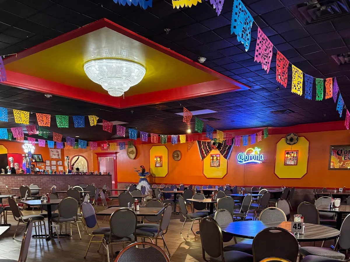 Los Jalapeños Bar & Grill