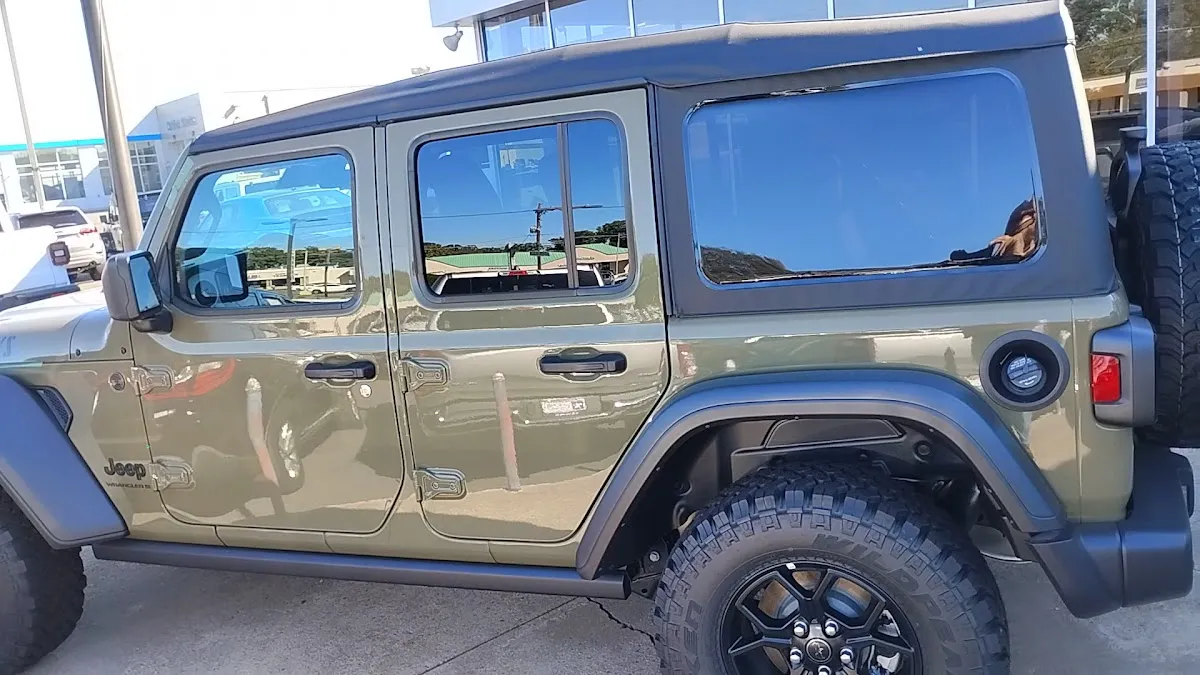 Lucas Chrysler Jeep Dodge RAM photo 3