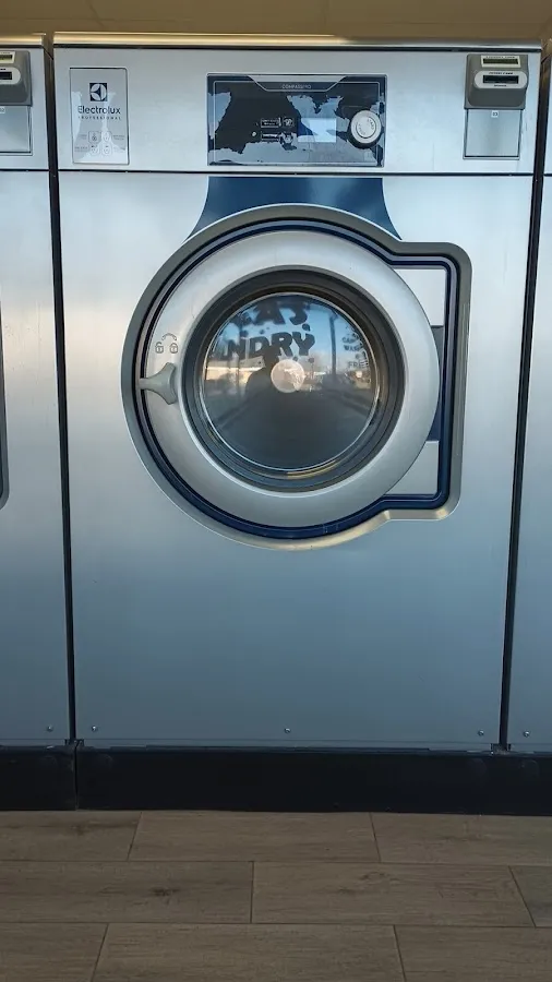 LUCA’S LAUNDRY photo 5