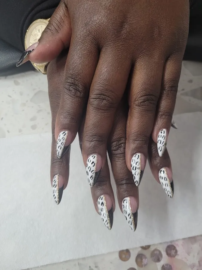 Lucky Nails & Spa Studio photo 2