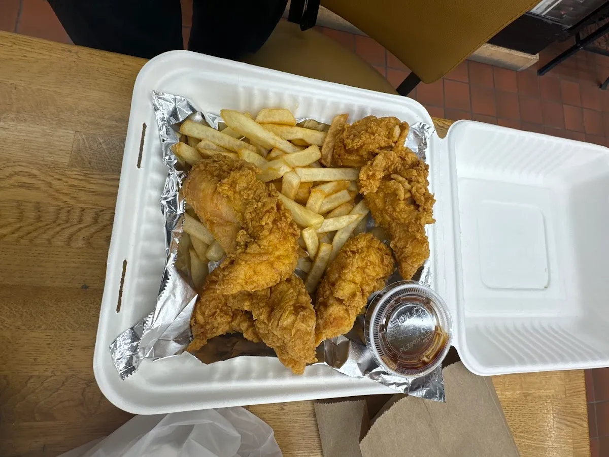 Lucky7 Deli & Convenience Store photo 3