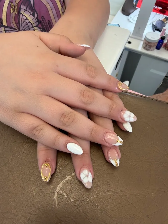 Lux Nails photo 2