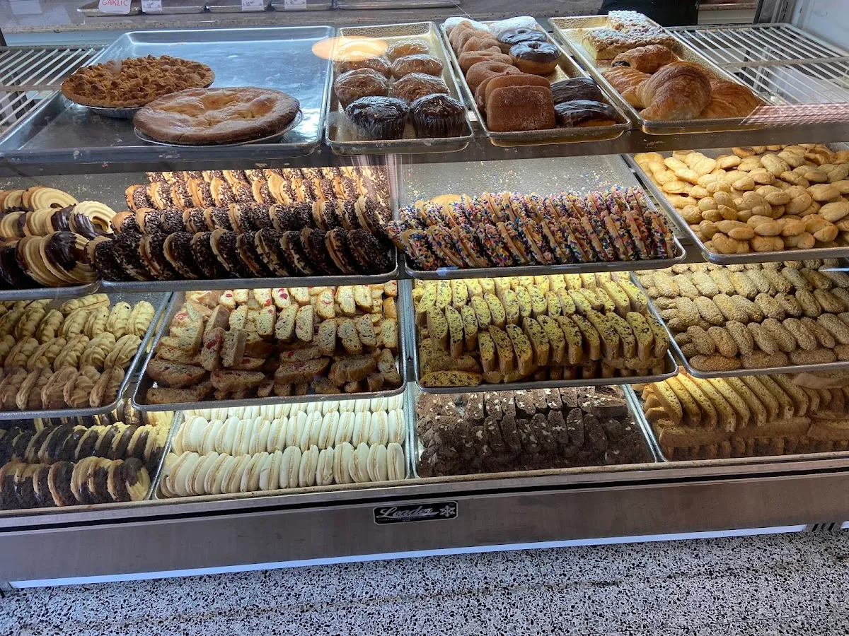 Lyndhurst Pastry Shop photo 3