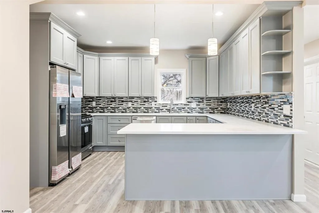 Madalina Tutuianu Spanish Speaking REALTOR /Hablo Español photo 4