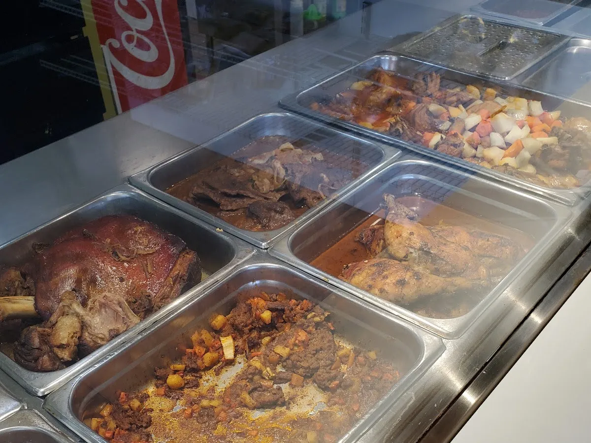 Maquilishuat restaurante salvadoreño photo 3