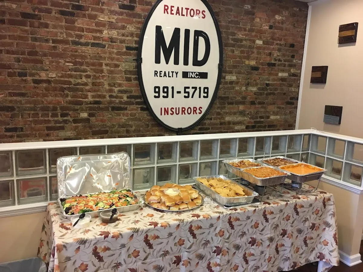 Me & Tommy's Restaurant & Catering photo 3