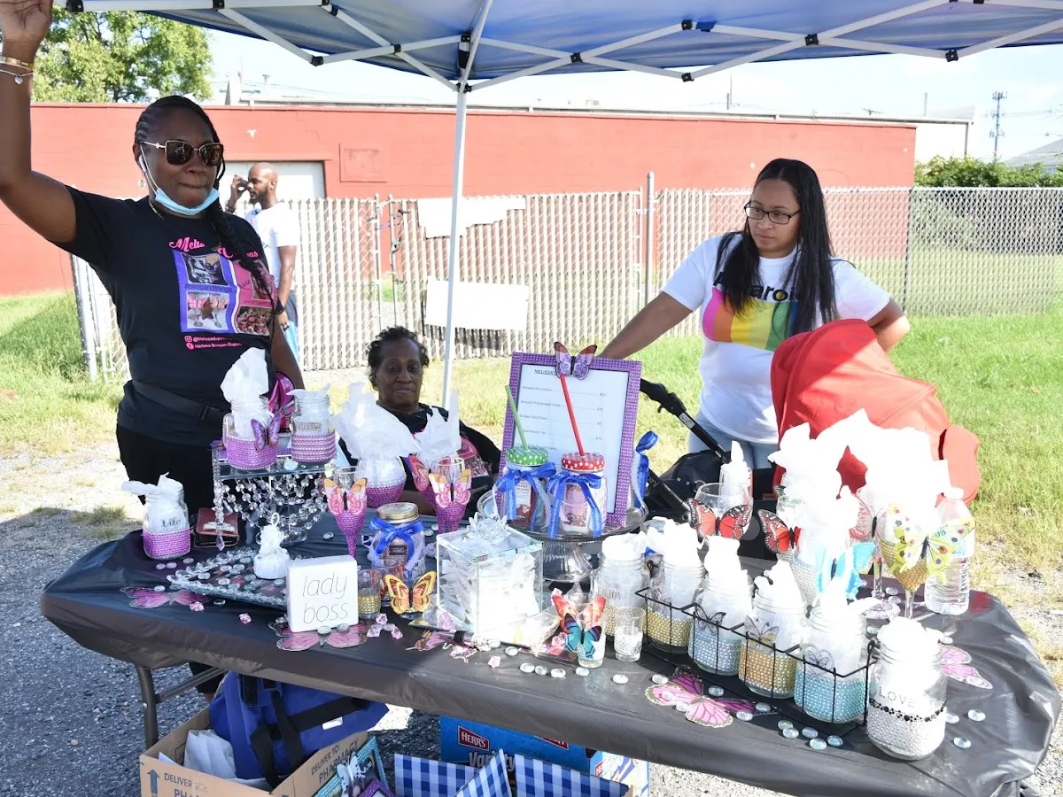 Mia's All Occasion Party Store photo 4