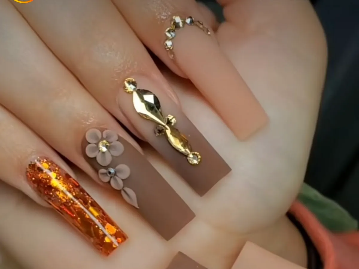 Mias Nail Salon & Spa