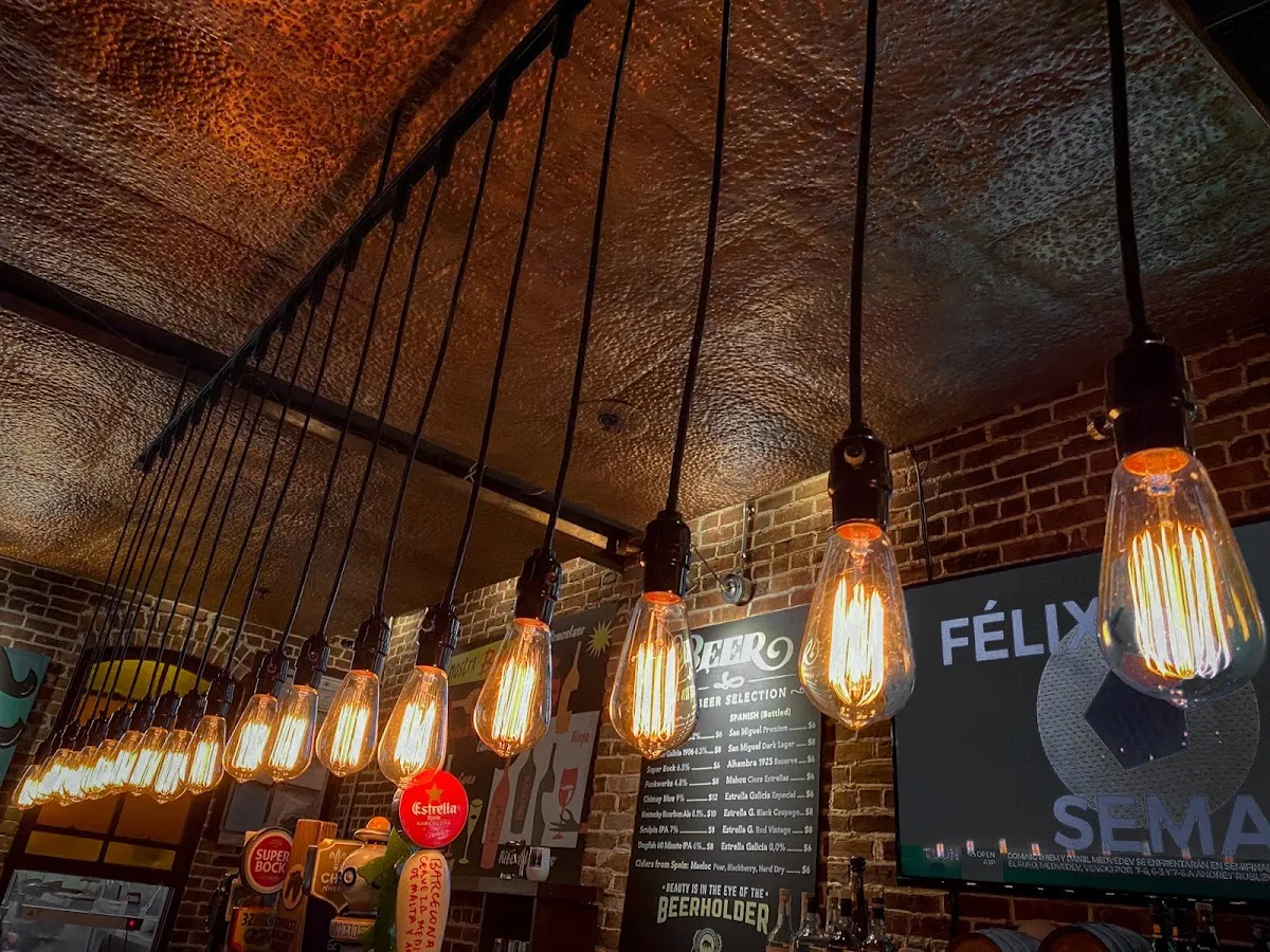 Mompou Tapas Bar & Restaurant photo 2