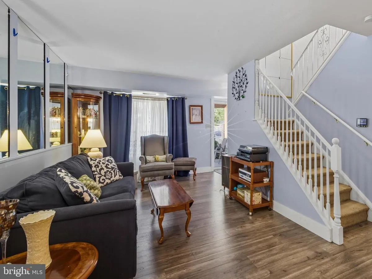 Moustafa Aldouri, Kay & Jay Realty