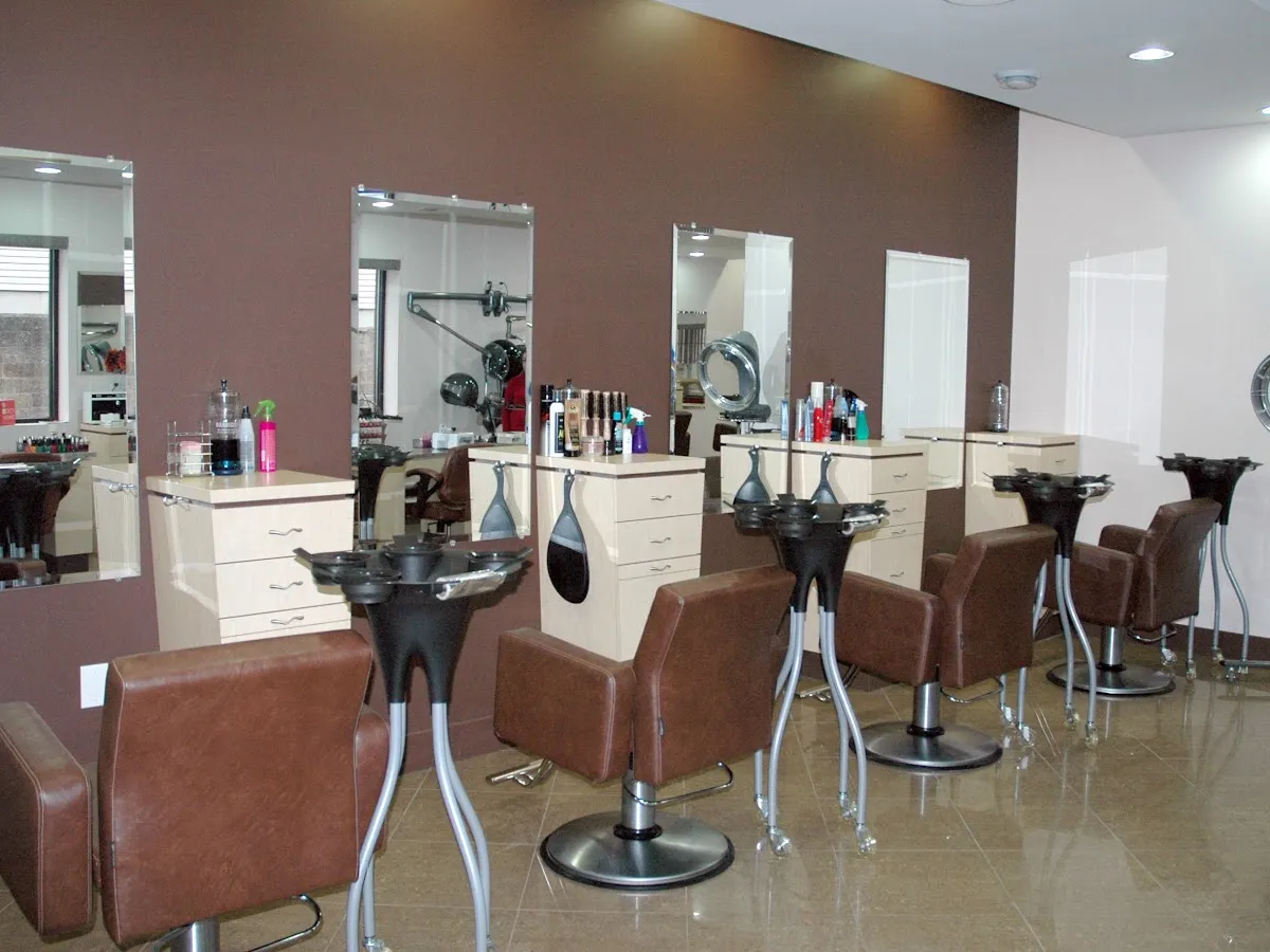 Nadia's Full Service Salon & Spa