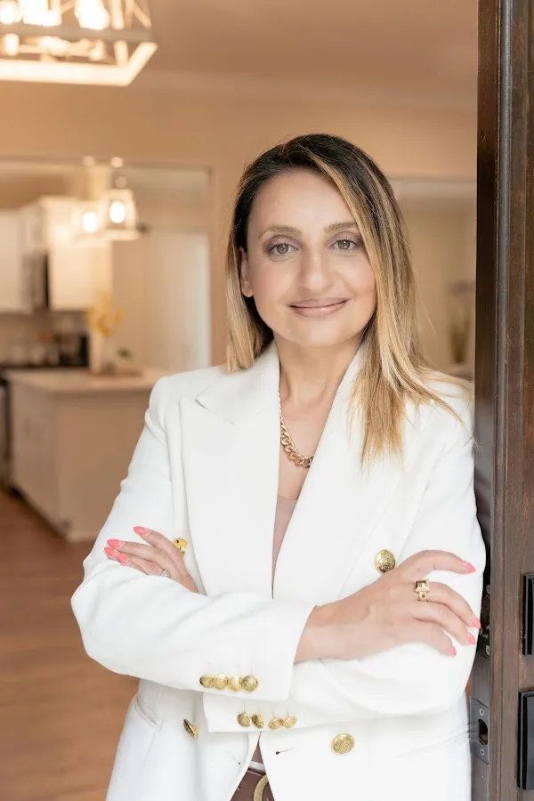 Narine Wetzel Licensed Realtor photo 3