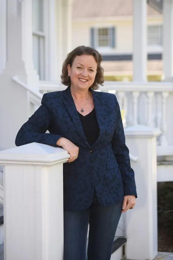 Natasha Pazdzerskaia, Realtor - Coldwell Banker Realty