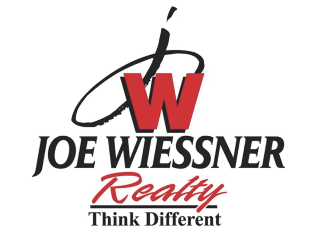 Nina Arhotakis, Realtor