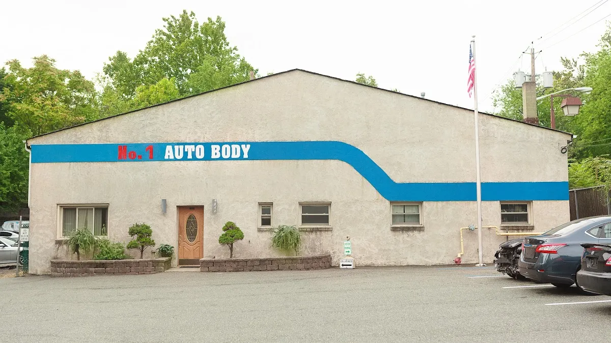 No.1 Auto Body photo 2