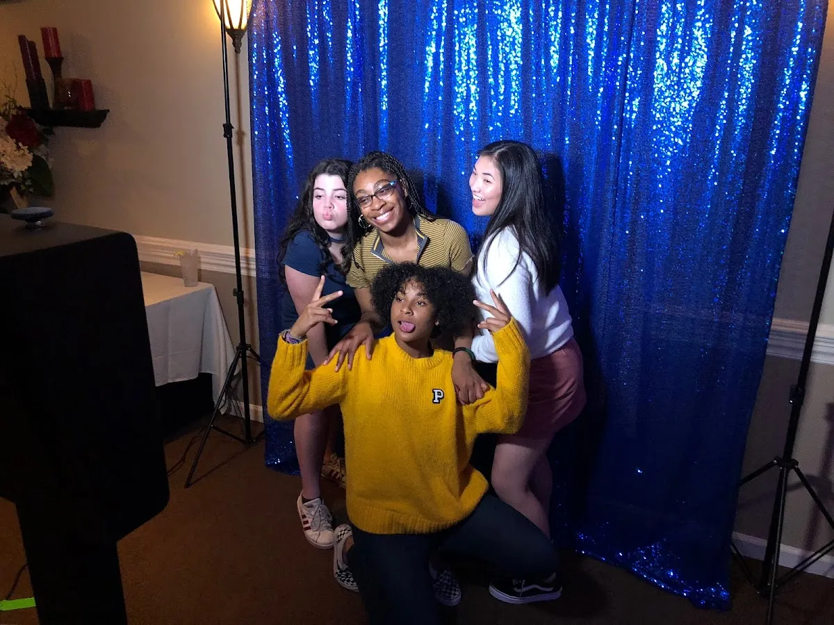 On The Move-Entertainment photo 5