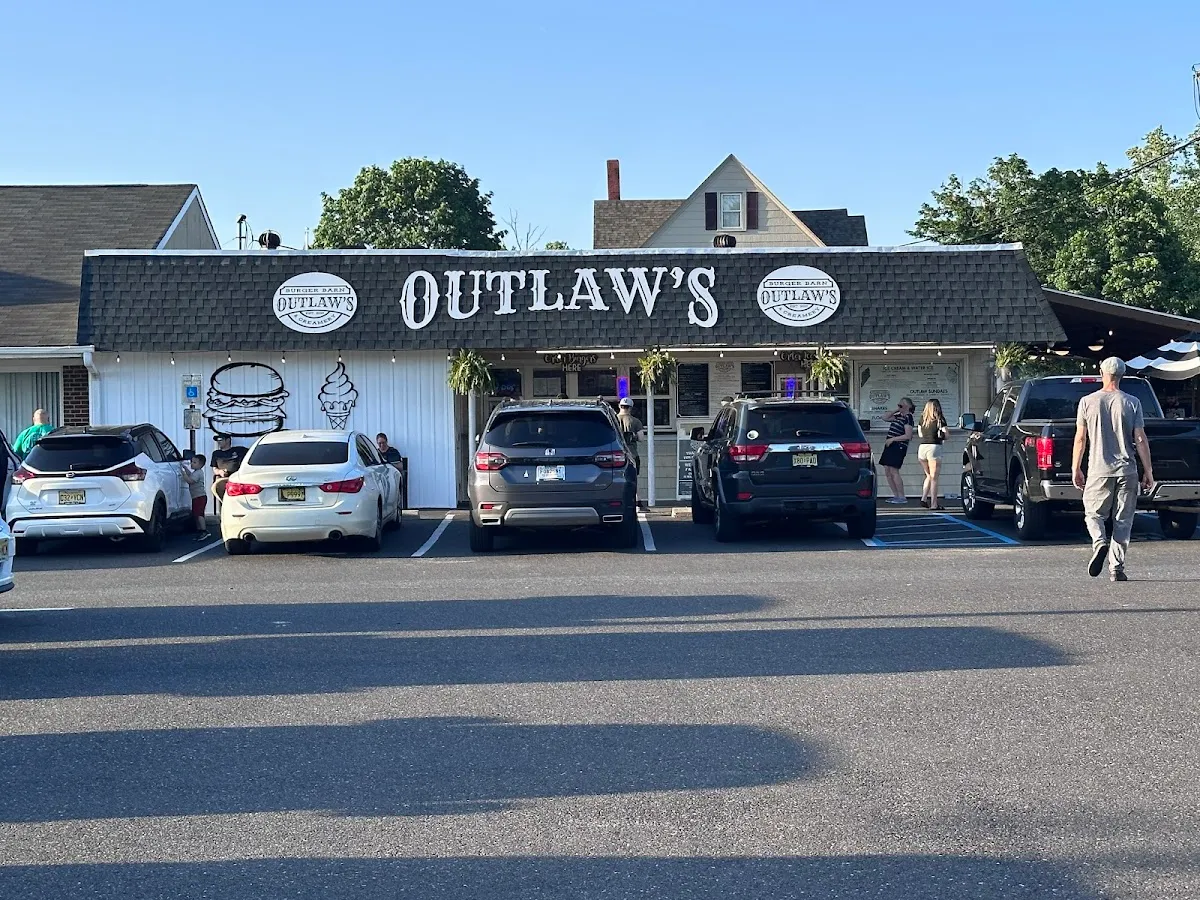 Outlaw's Burger Barn & Creamery