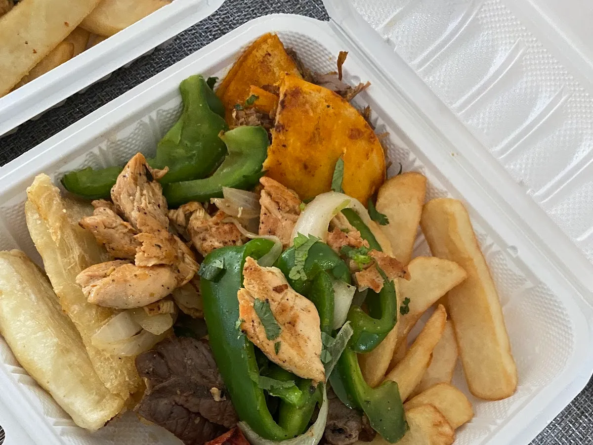 Perla de Oriente Kitchen photo 3