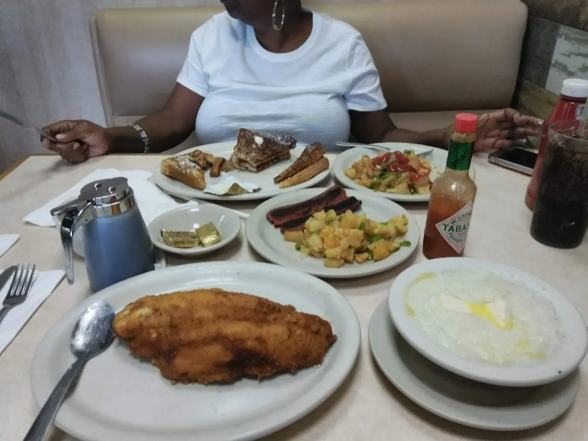 Perry's Cafe & Deli photo 3