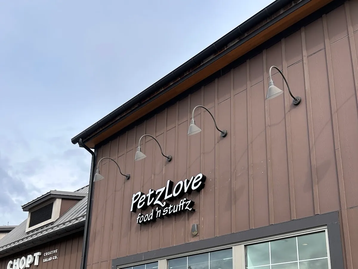 Petzlove Food 'n Stuffz Montvale