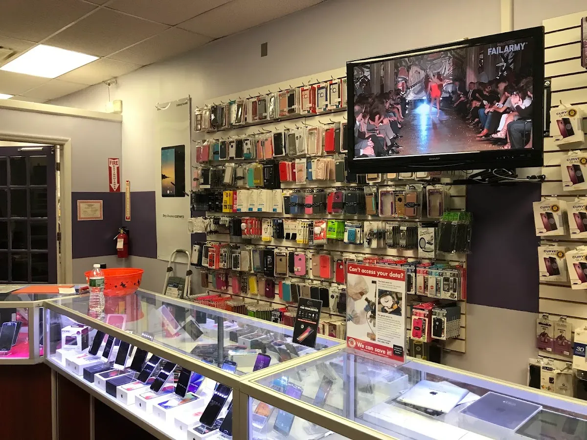 Phone Repair of Sayreville Plaza photo 4