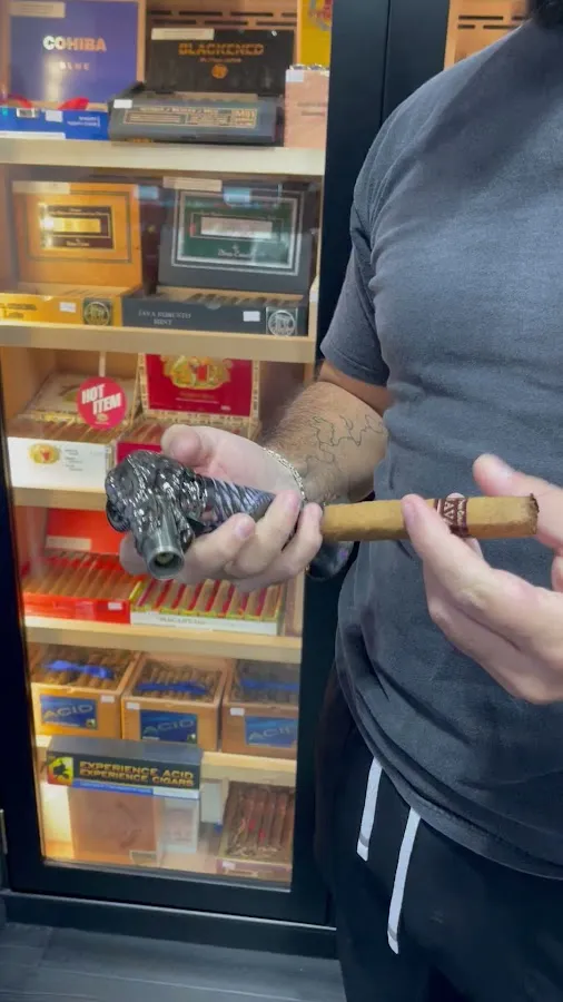 Pitney Smokes & Exotic Snacks photo 3