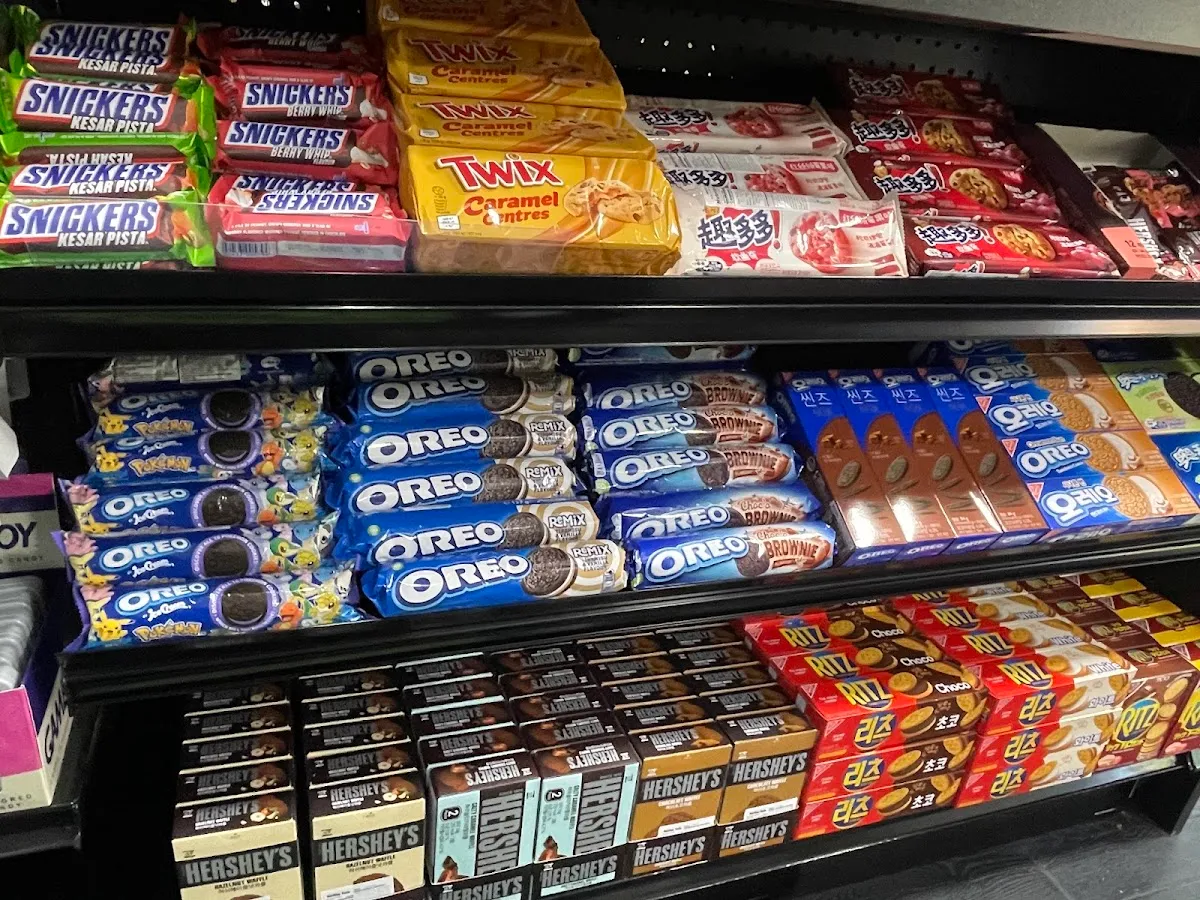 Pitney Smokes & Exotic Snacks photo 4