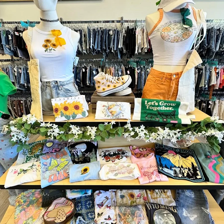 Plato's Closet - Maple Shade, NJ photo 2