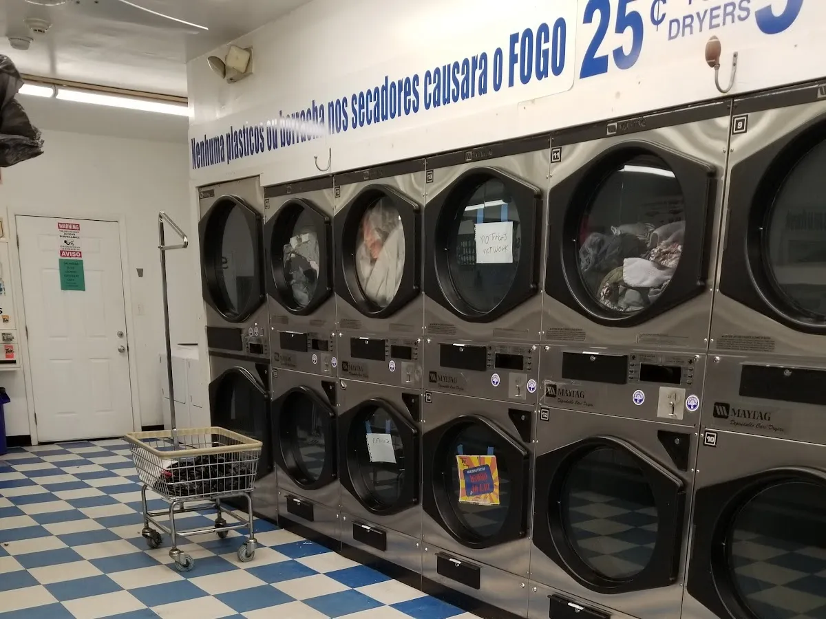 R&B Laundromat photo 4