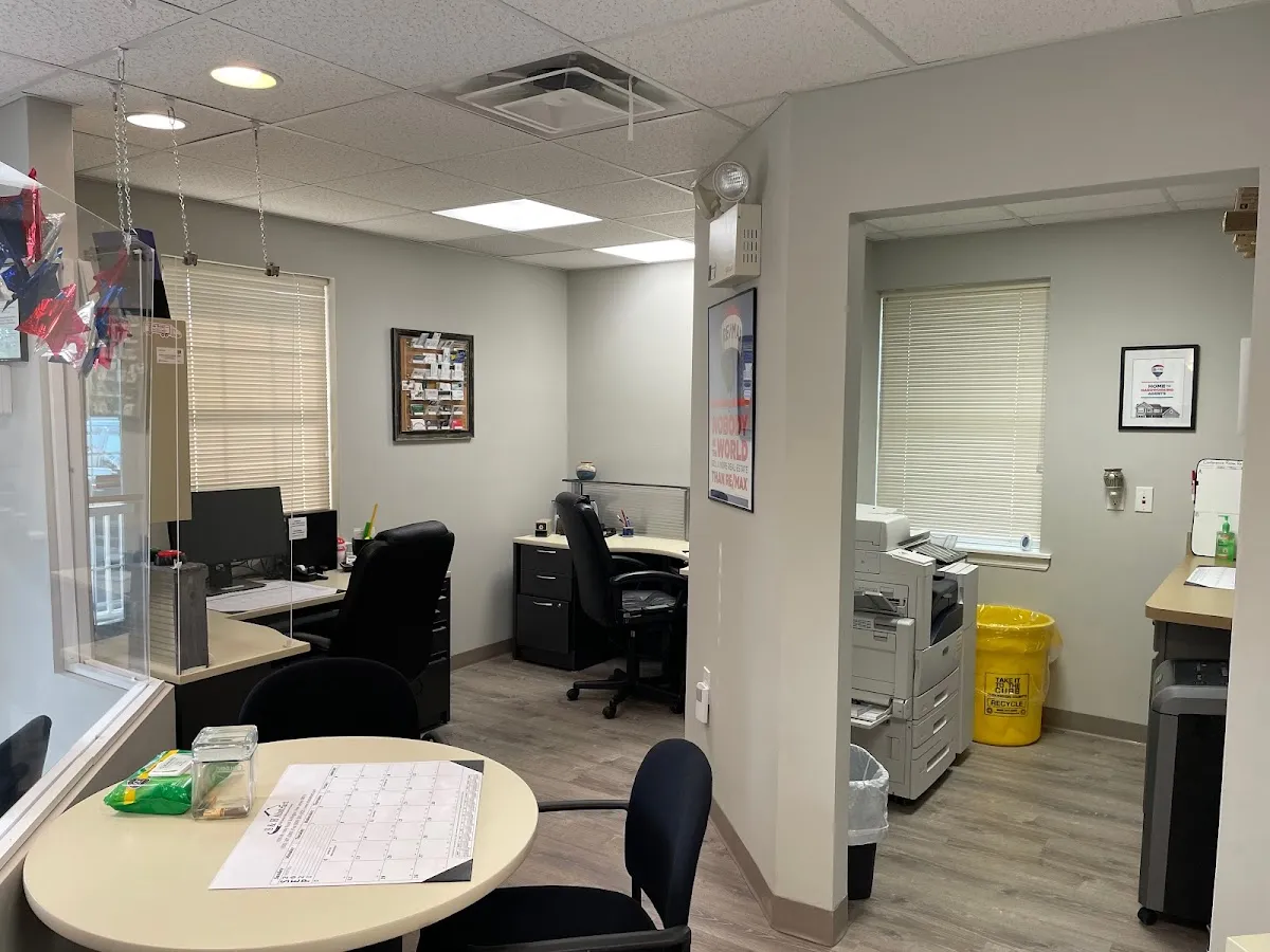 RE/MAX at Home photo 4