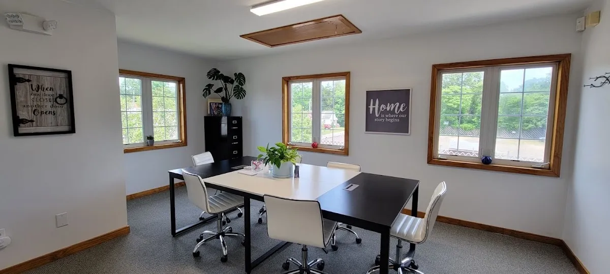 RE/MAX Live Well photo 3