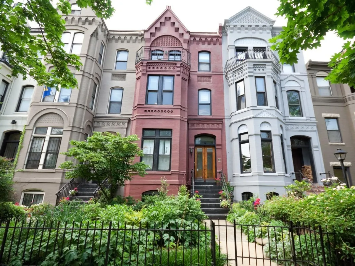 RE/MAX ONE Realty photo 3