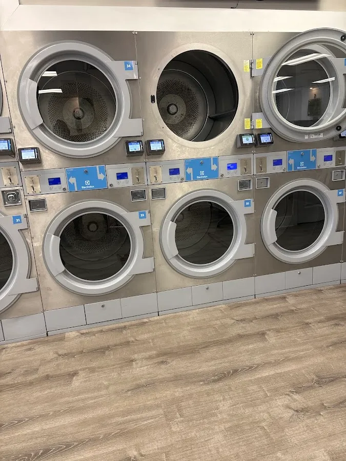 Revolution Laundromat photo 4
