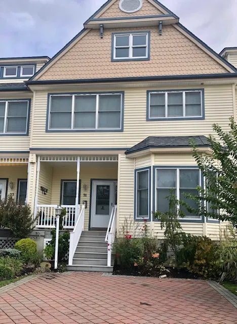 Rochelle "Chelle" Levine, Berkshire Hathaway