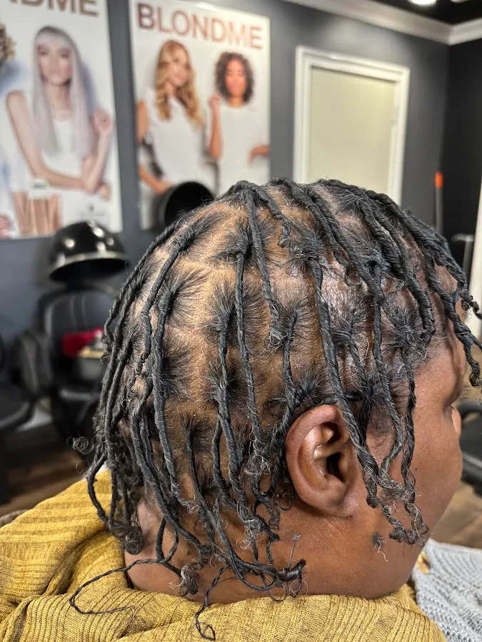 Roots Rocks Salon photo 2