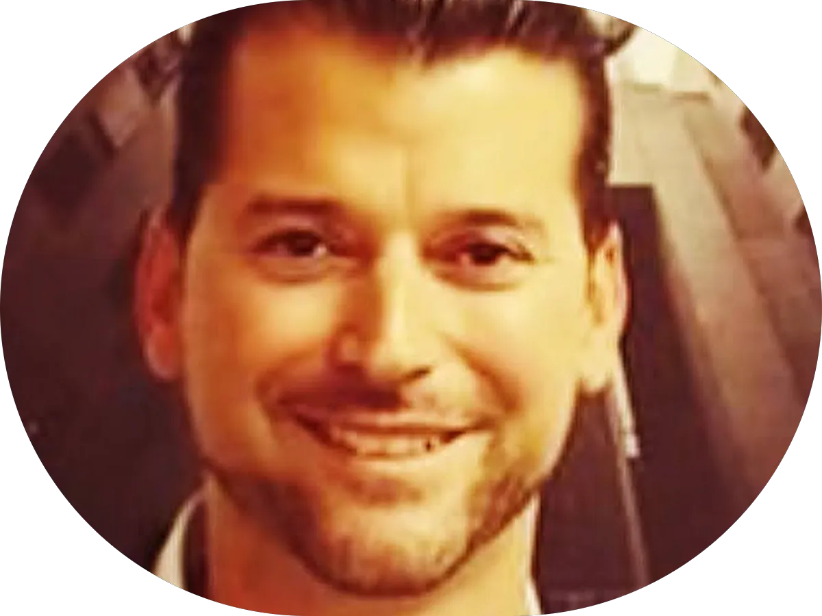 Roy Castro - Realty ONE Group Living photo 2