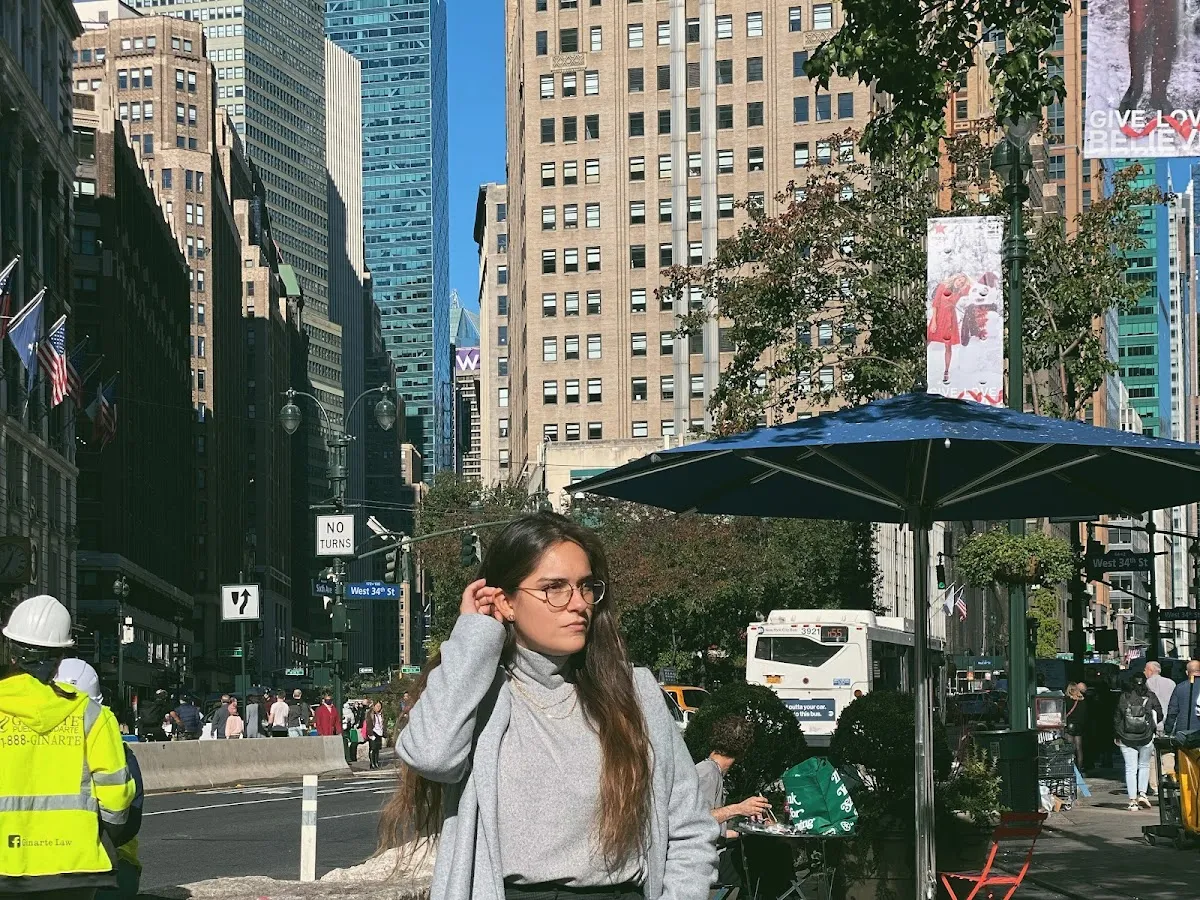 Roy Castro - Realty ONE Group Living photo 5