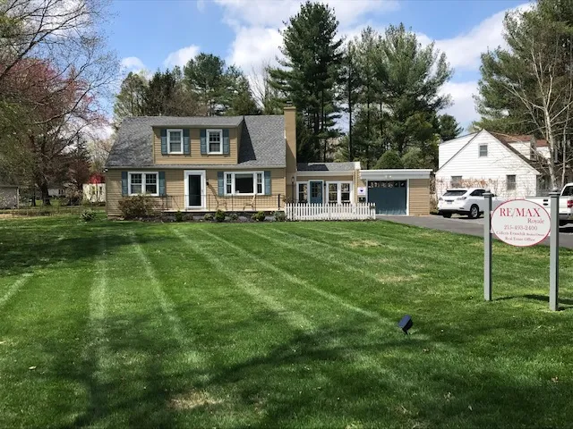 Royale Home "The Colleen Evanchik Team"