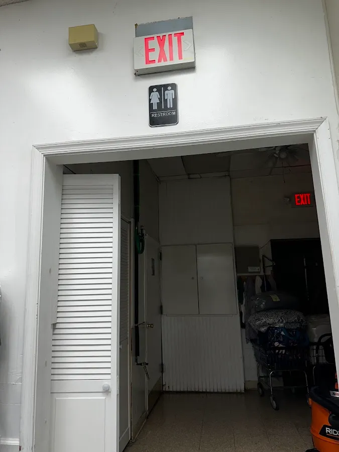 Sabrina Laundromat photo 2