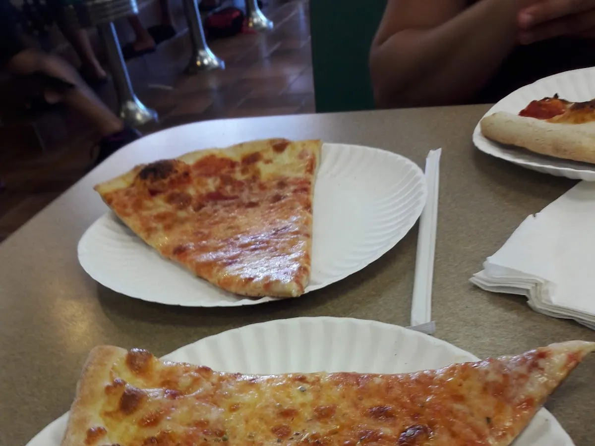 Sam's Pizza Palace photo 4