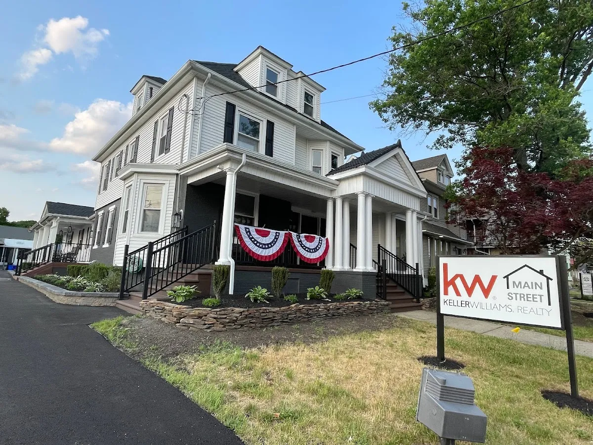 Silvia Hatzell, Realtor photo 3