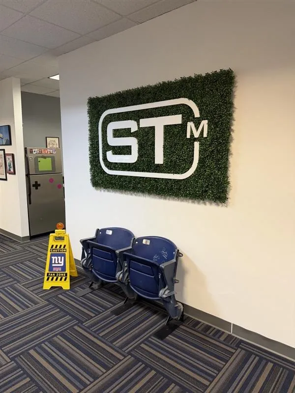 Single Throw Marketing photo 2