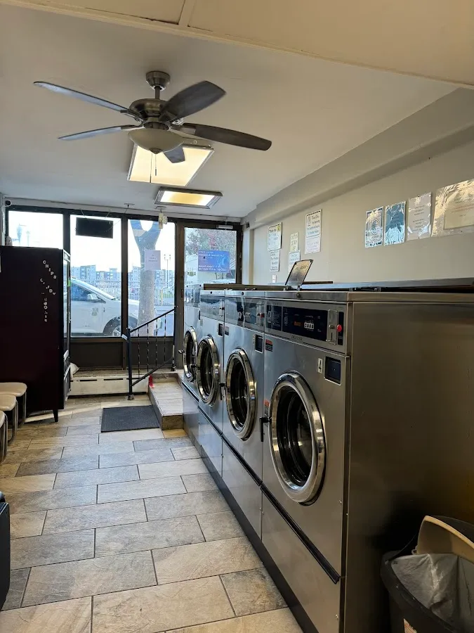 Spin City Laundromat photo 4