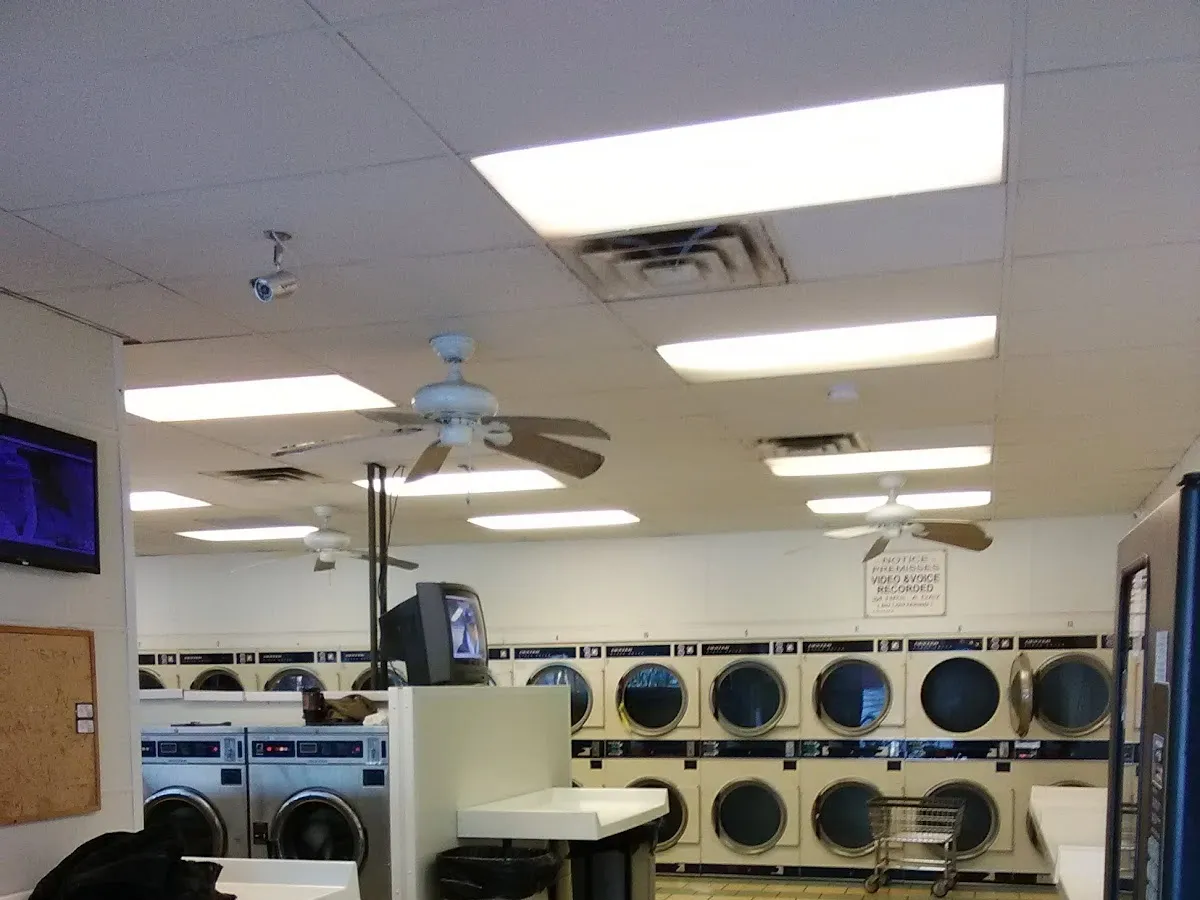 Squeeky's II Laundromat photo 3