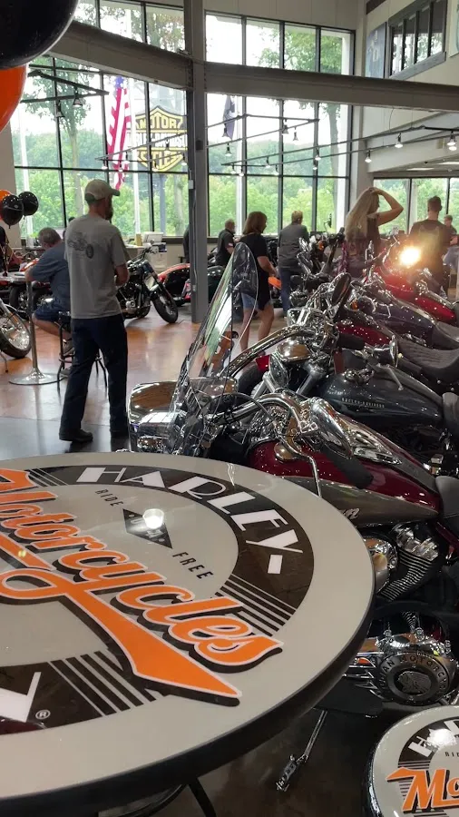 Stars & Stripes Harley-Davidson photo 3