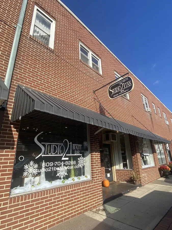 Studio 21 Beauty Bar photo 2